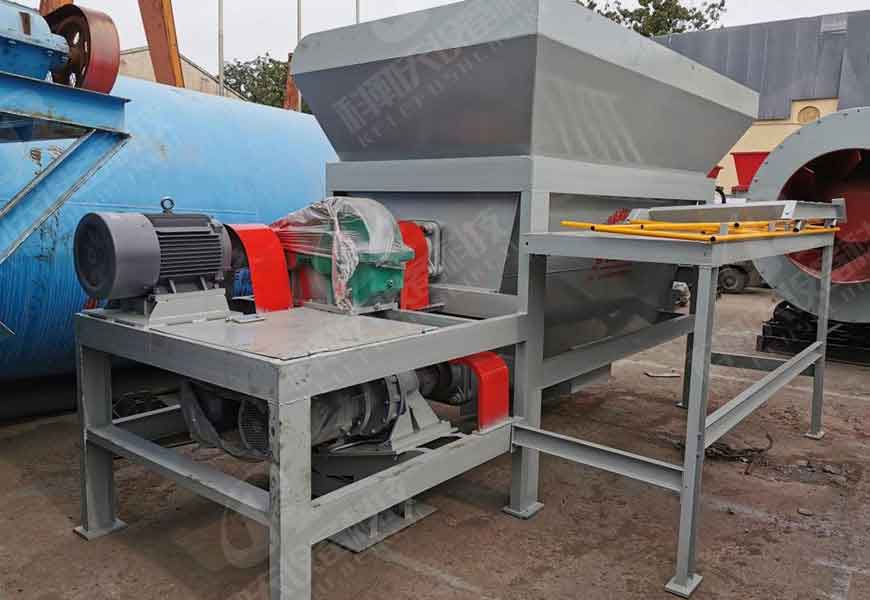 Upper and lower three axis breaking feeder